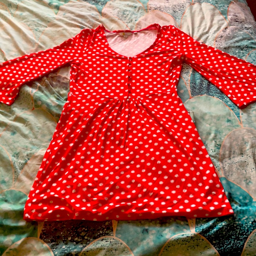 Lightweight jersey dress. 3/4 bell sleeves.